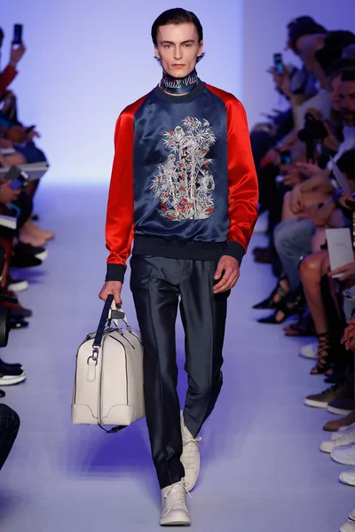 Look 3